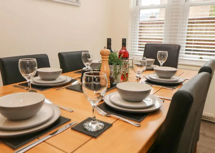 1 Knowleston House