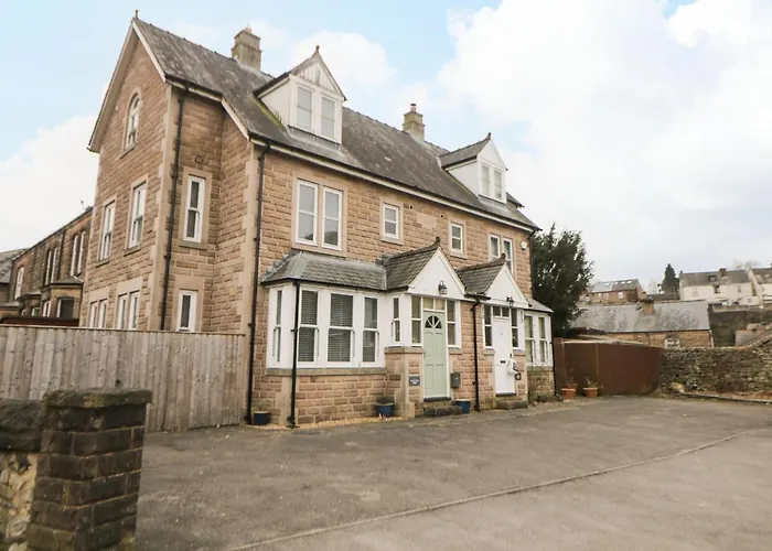 1 Knowleston House