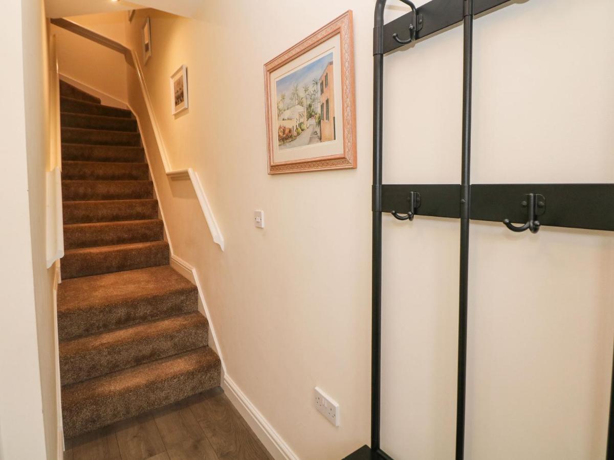 1 Knowleston House *