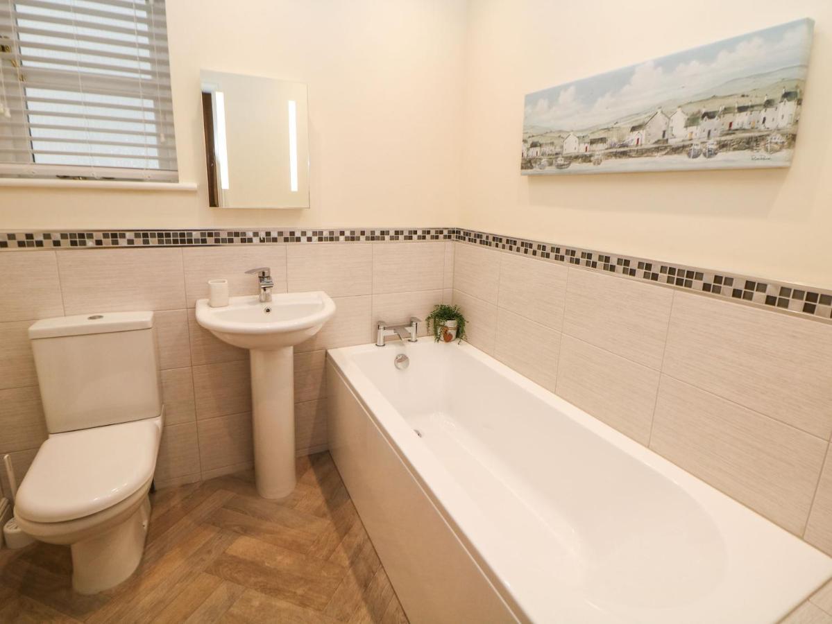 1 Knowleston House